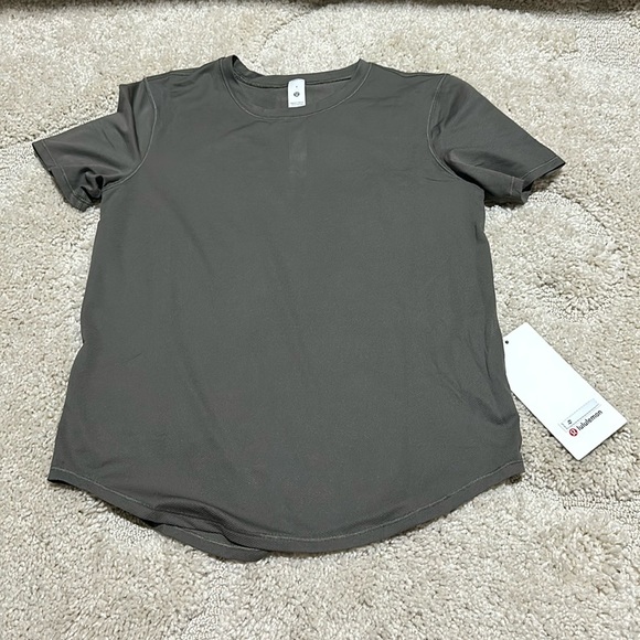 Lululemon Short Sleeve - Picture 1 of 6